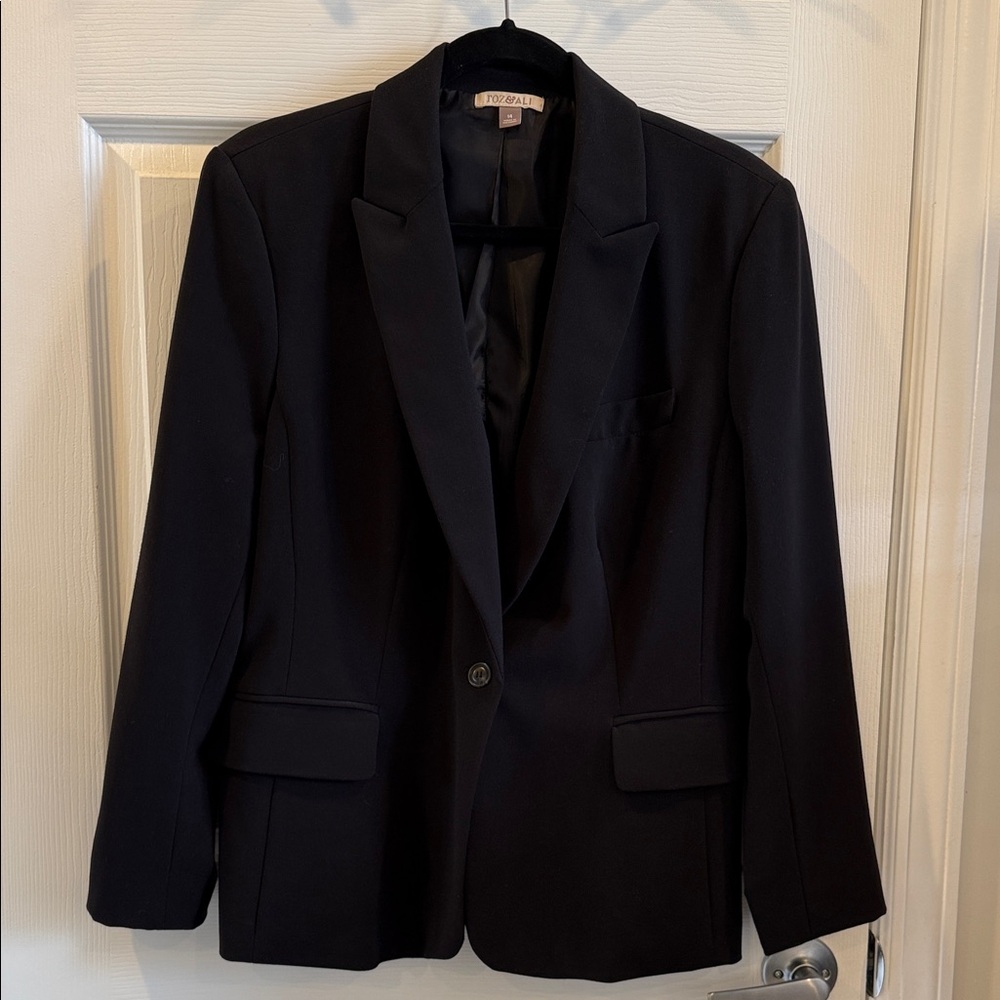 Roz & Ali Black Blazer